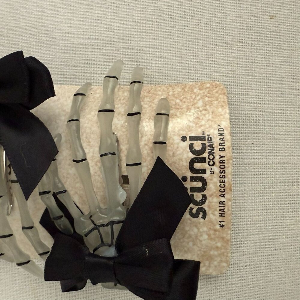 Scunci Glow In The Dark Skeleton Hand Hair Clips Black Bows Halloween Goth New - Picture 10 of 12